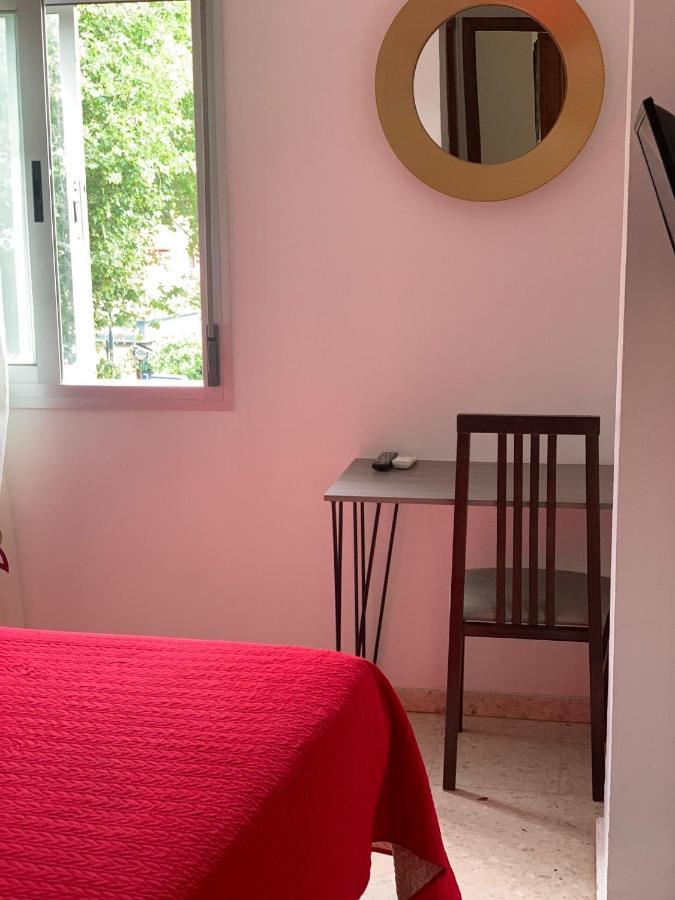 טורה דל מאר Hostal Mediterraneo מראה חיצוני תמונה